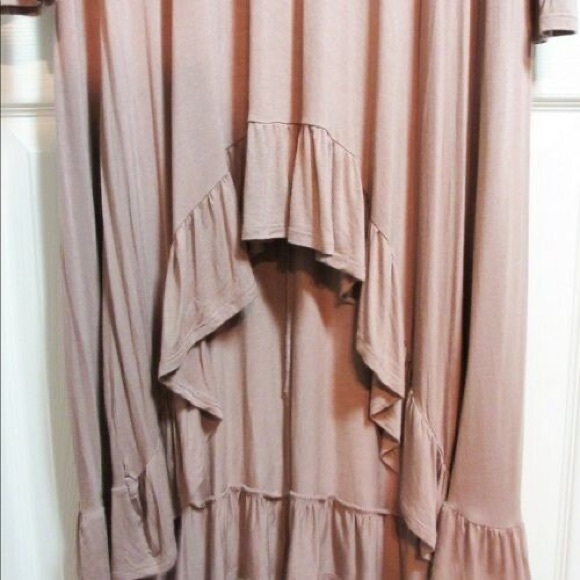 Forever 21 • Woman's Blush High-Low Long Sleeve Dress with Ruffle Hem - Picture 4 of 5